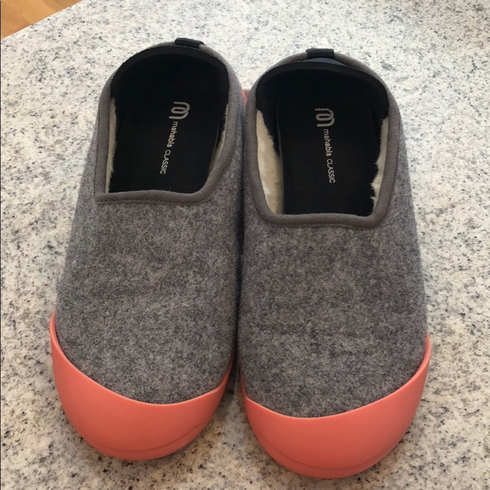 Mahabis Classic Slipper w/ removable rubber sole.